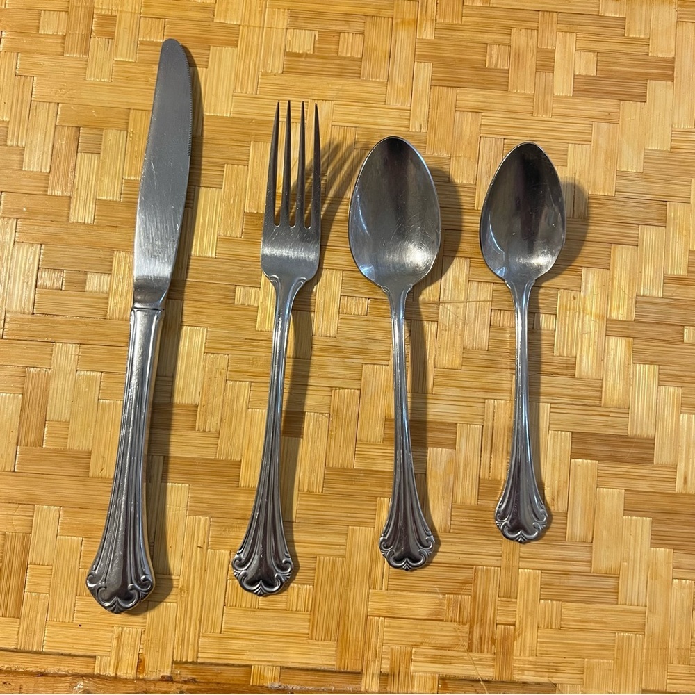 Reed & Barton REGINE Stainless 4 Piece Flatware Place Setting 18/8 Korea